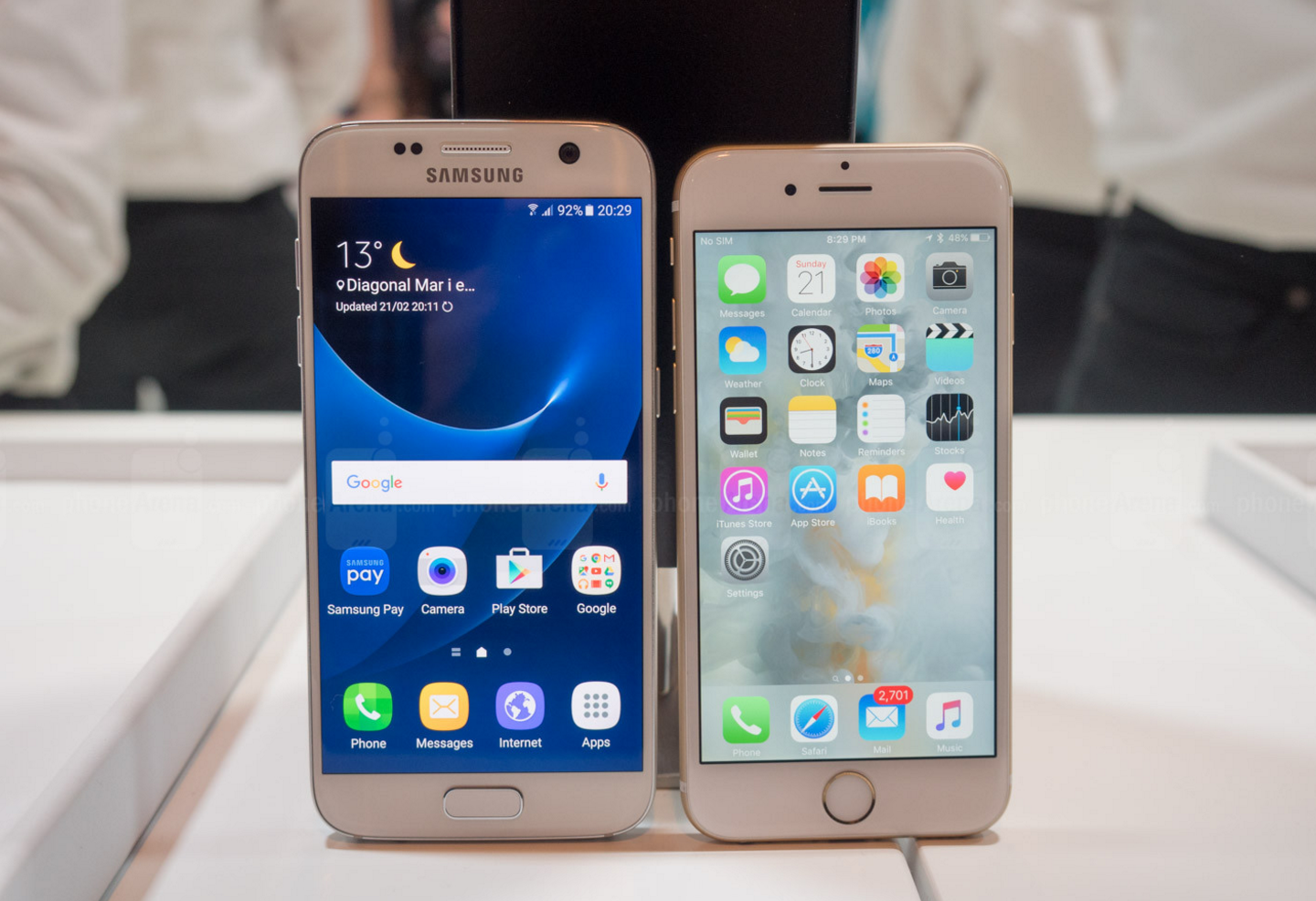 Apple Iphone Se Vs Galaxy S7 Mini Comparison
